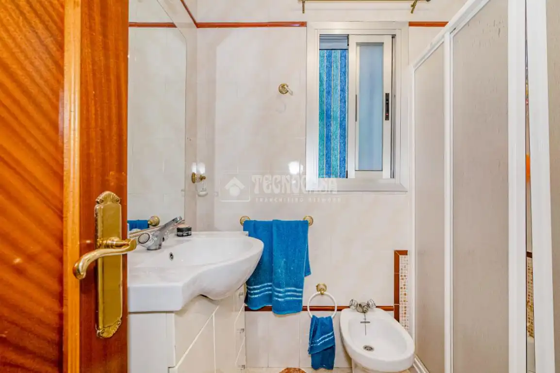 Baño de Piso en venta en Lucena con Aire acondicionado, Amueblado y Balcón