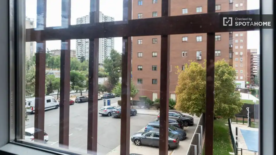 Balcony of Flat for share in Madrid  with Air Conditioner, Heating and Furnished