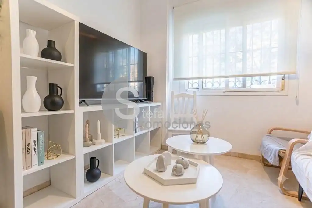Sala d'estar de Planta baixa en venda en Málaga amb Aire condicionat i Moblat