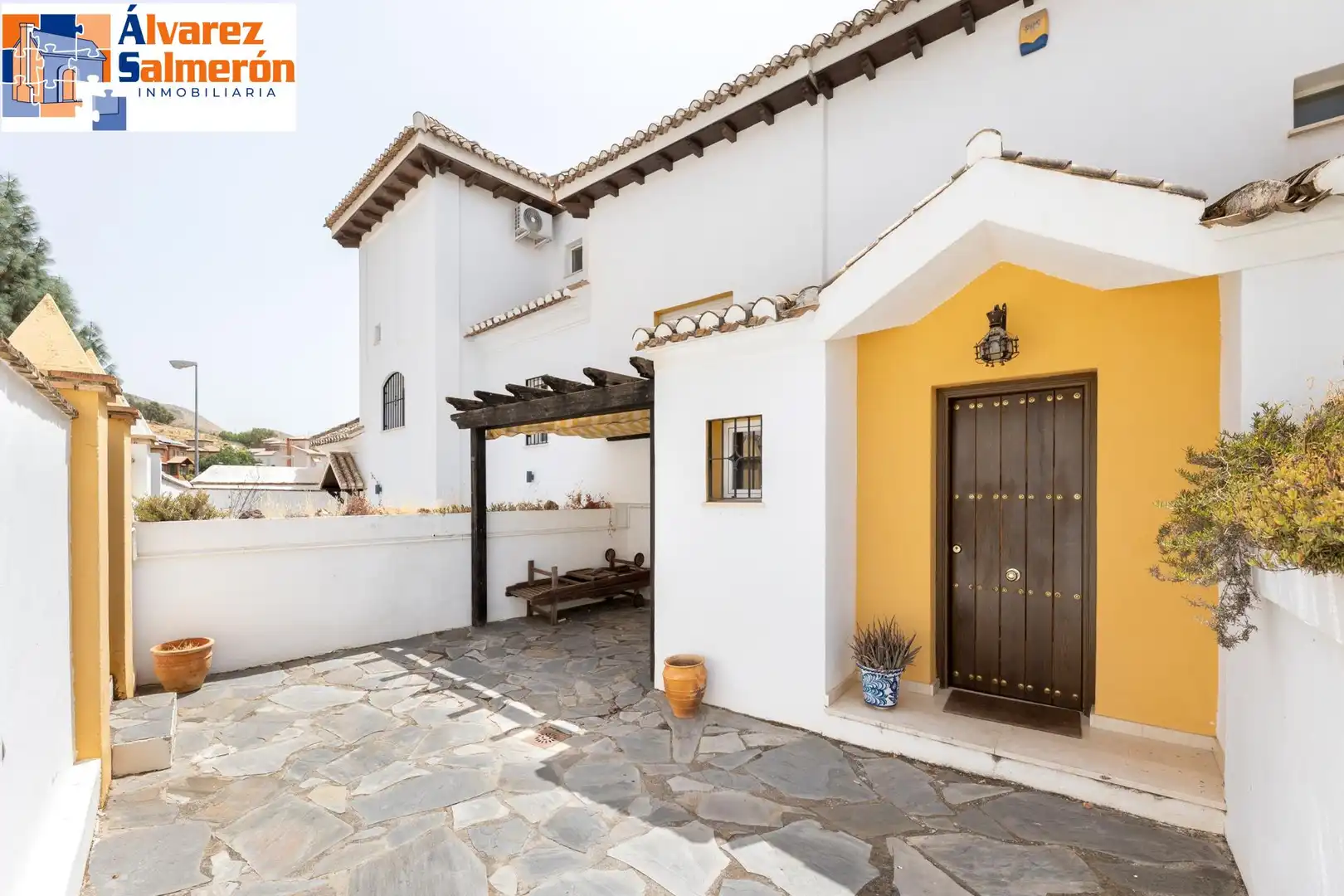 Casa adosada en venta en Calle SALA DOS HERMANAS, Crta. De la Sierra