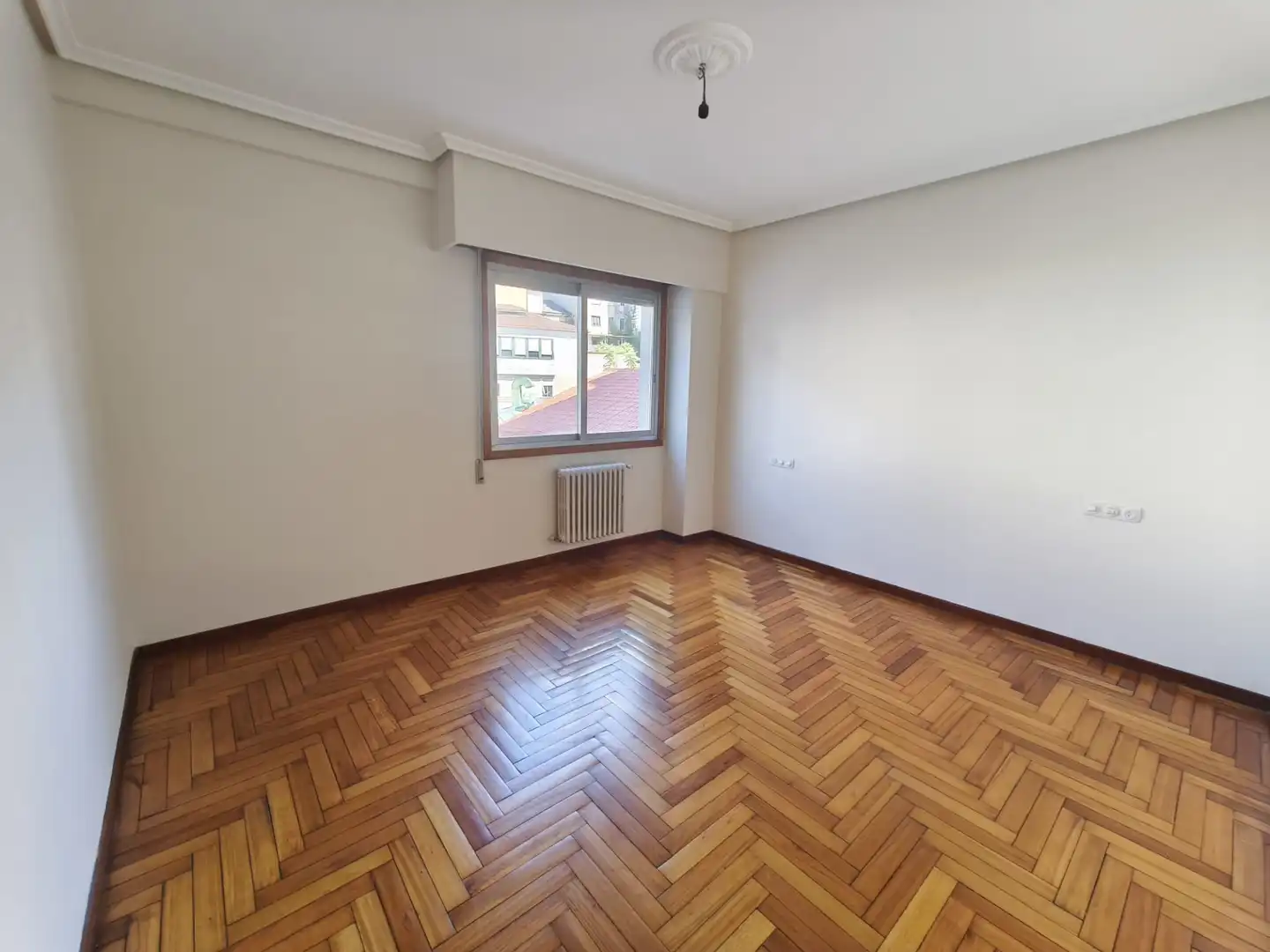 Habitación de Piso en venta en Ourense Capital  con Calefacción, Parquet y Trastero