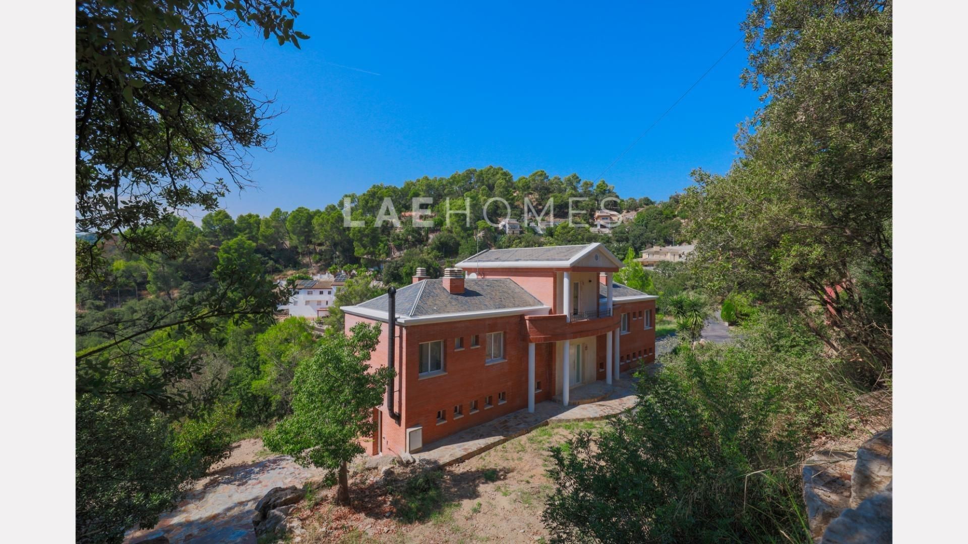 Vista exterior de Casa o chalet de alquiler en Corbera de Llobregat con Aire acondicionado, Jardín privado y Terraza