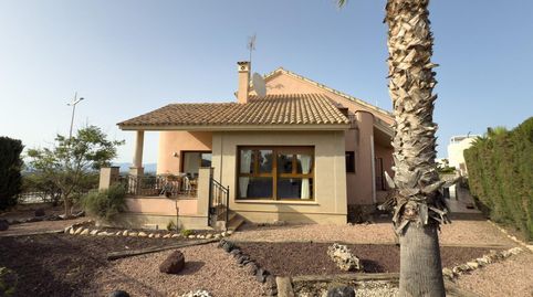Este chalet independiente, situado en La Finca Golf Resort, Algorfa, ofrece aproximadamente 140 m de superficie habitable sobre un