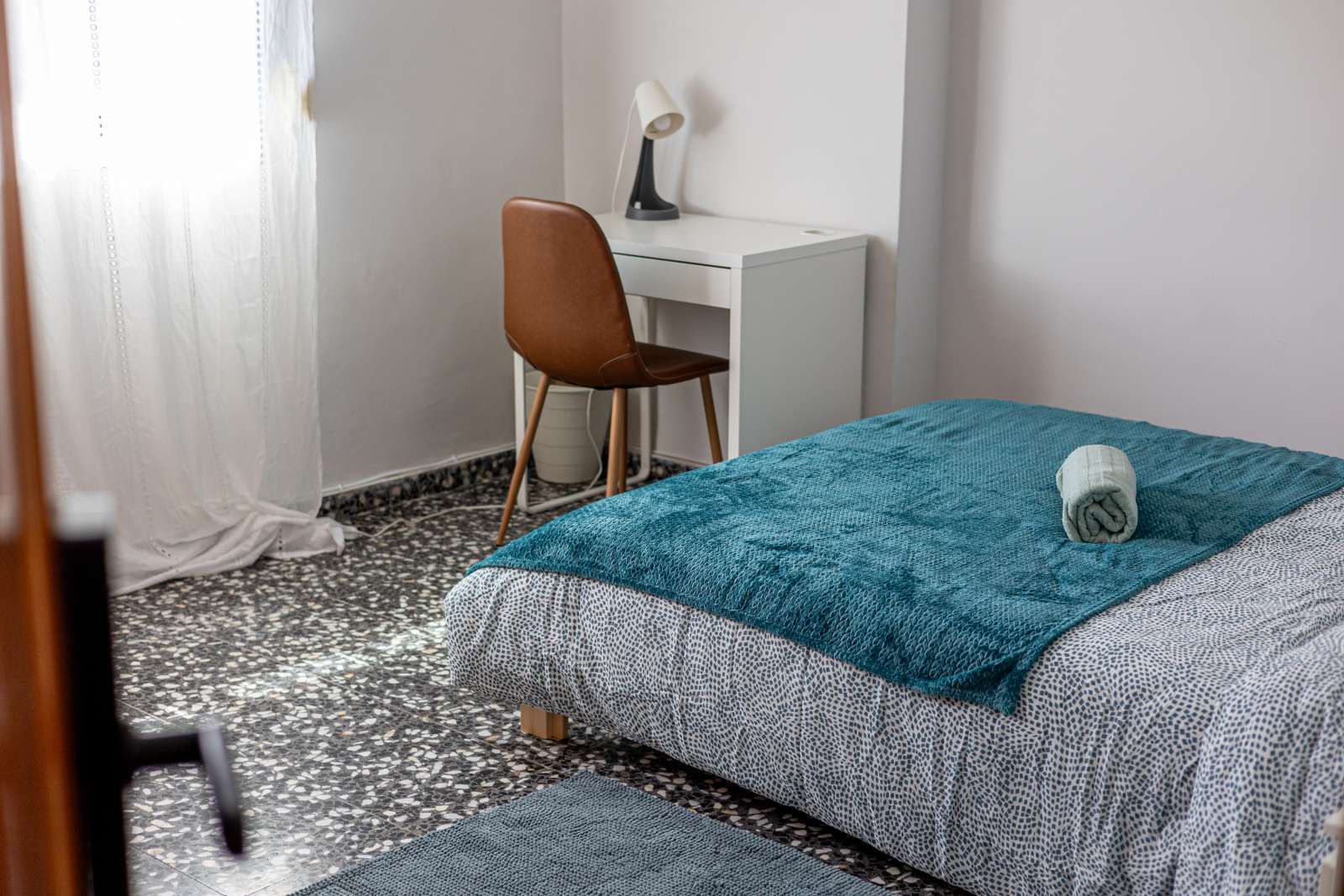 Bedroom of Flat to share in Aldaia  with Air Conditioner and Terrace