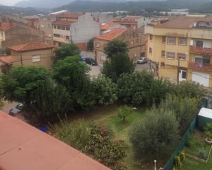 Vista exterior de Casa adosada en venda en Sant Vicenç de Castellet amb Terrassa, Piscina i Balcó