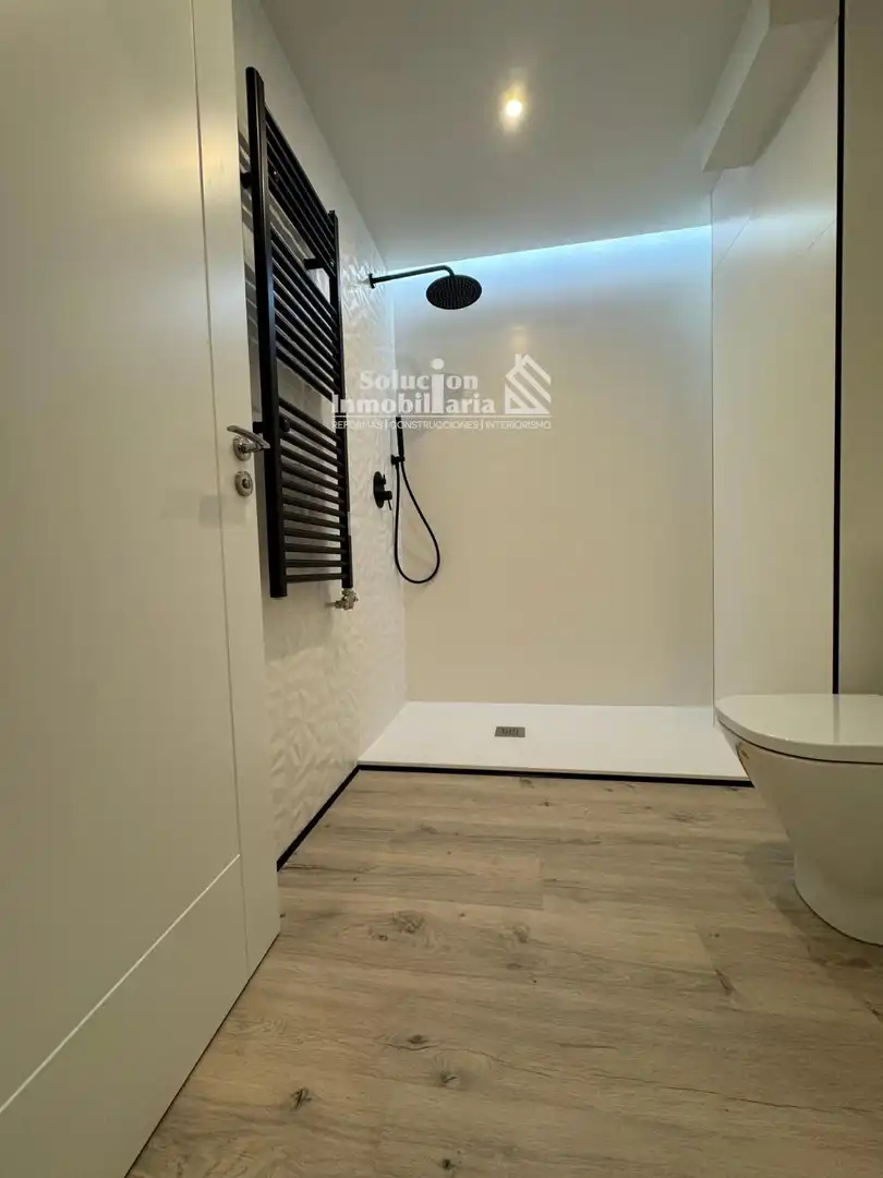 Bathroom of Flat for sale in Salamanca  with Heating, Terrace and Balcony