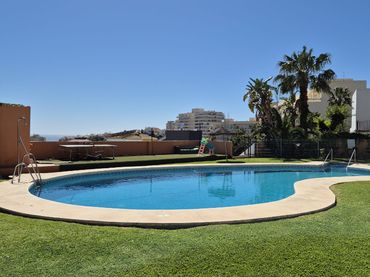 Adosado con jardín en venta en Calle Anemona