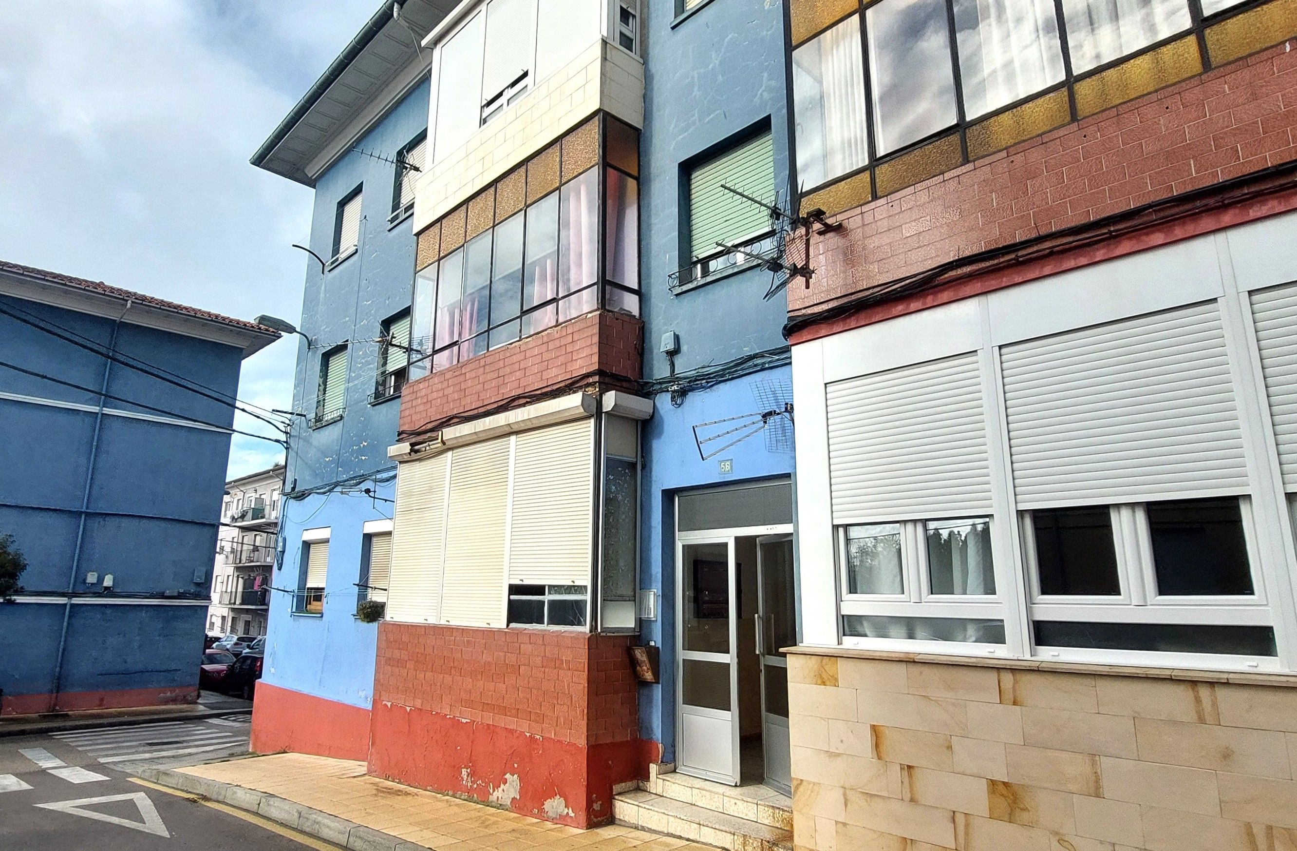 Vista exterior de Piso en venta en Torrelavega 