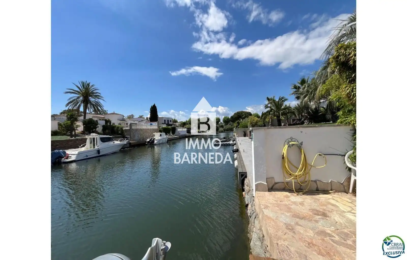 Vista exterior de Casa o xalet en venda en Empuriabrava amb Calefacció, Jardí privat i Terrassa