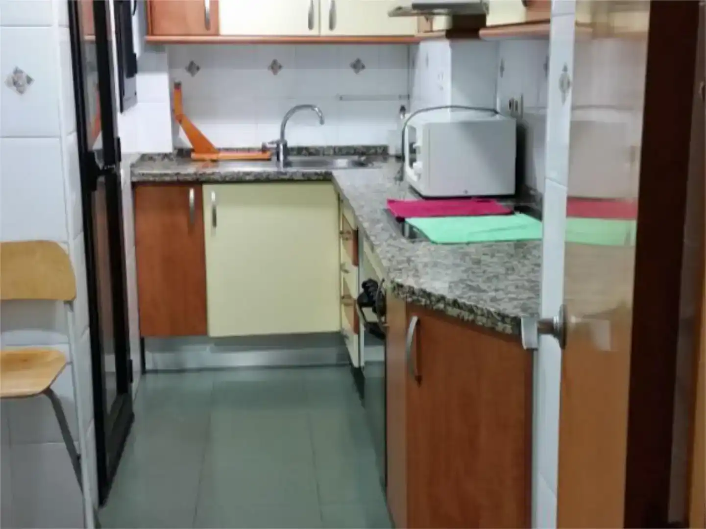 Cuina de Pis per a compartir en Martorell amb Parquet, Moblat i Balcó