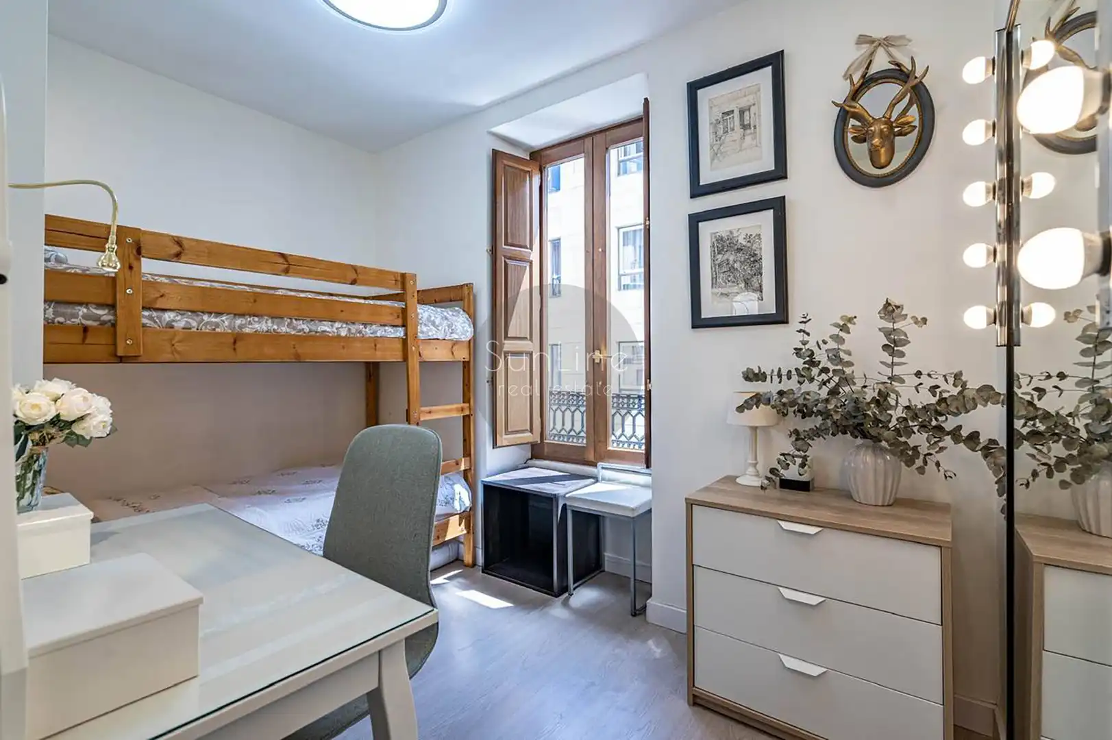 Schlafzimmer von Wohnung zum Verkauf in Valencia mit Klimaanlage, Möbliert und Balkon