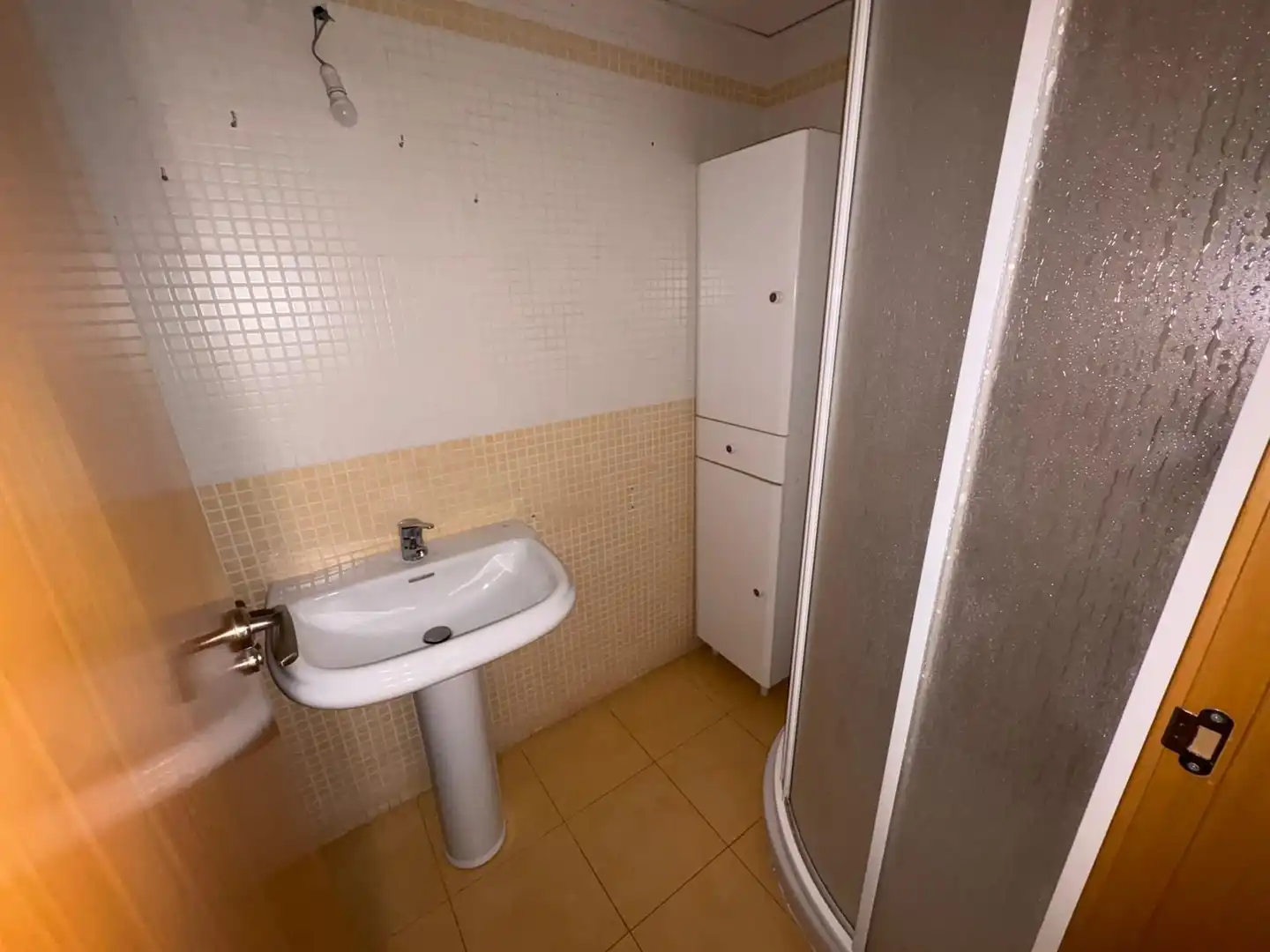 Bathroom of Flat for sale in Murcia  with Air Conditioner and Storage room
