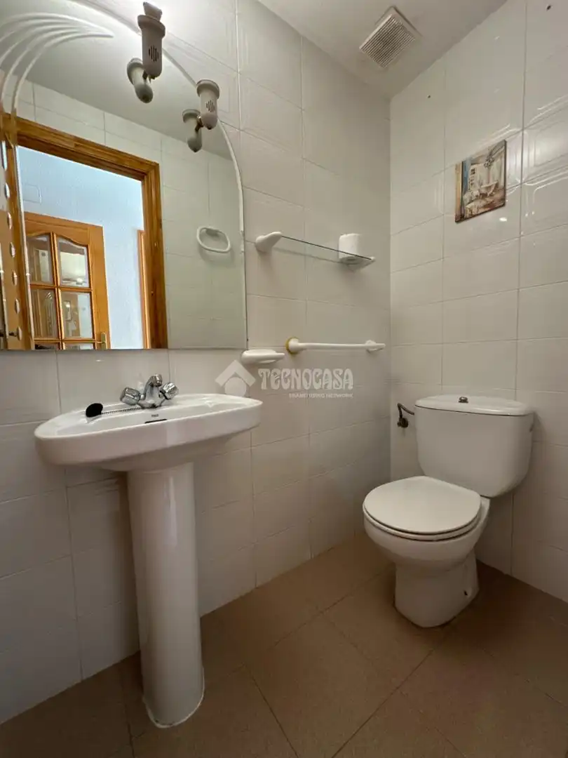 Casa aparellada en venda a Marchamalo, imagen 3