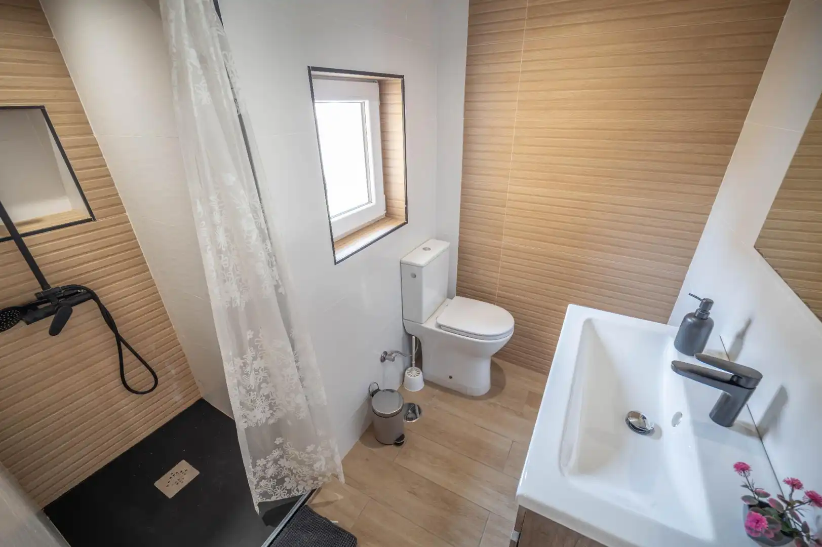 Bathroom of Flat for sale in Granada