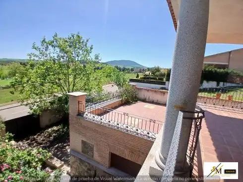 Terrassa de Casa o xalet en venda en Layos amb Jardí privat