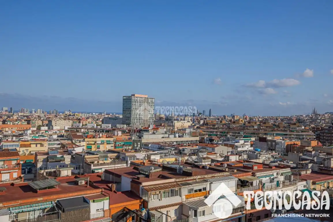 Exterior view of Flat for sale in Barcelona  with Parquet flooring and Alarm