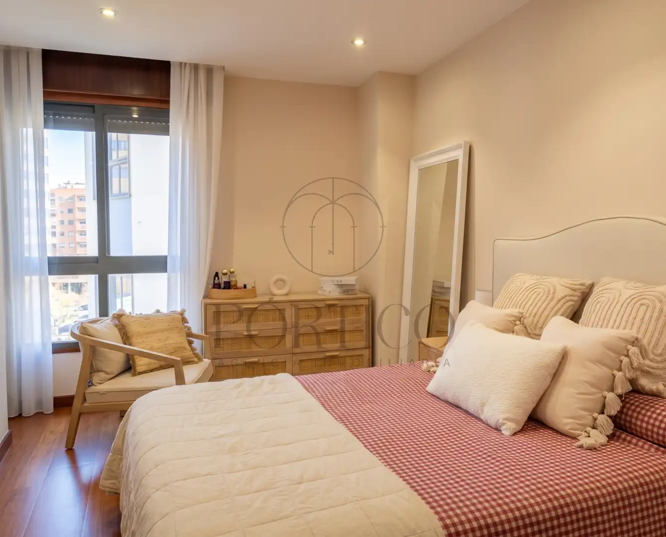 Habitación de Apartamento en venta en Vigo  con Calefacción, Trastero y Amueblado