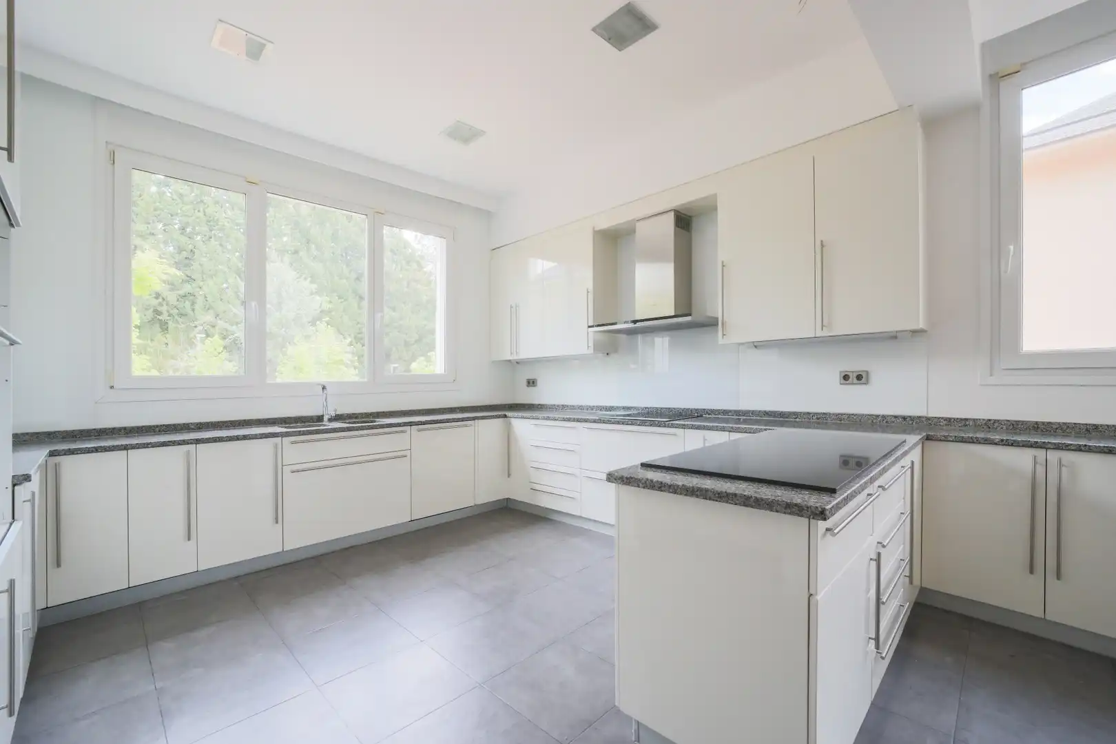 Kitchen of Houses for rent in Madrid  with Air Conditioner, Heating and Private garden