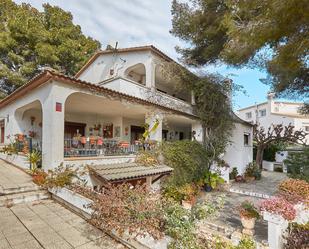 Vista exterior de Casa o xalet en venda en Roda de Berà amb Aire condicionat, Calefacció i Jardí privat