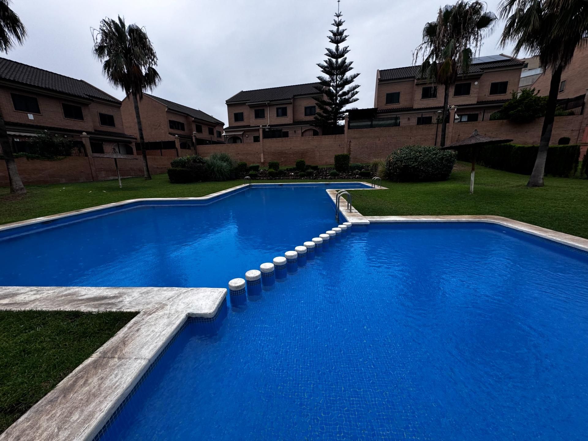 Piscina de Casa adosada de alquiler en Paterna con Aire acondicionado, Calefacción y Parquet