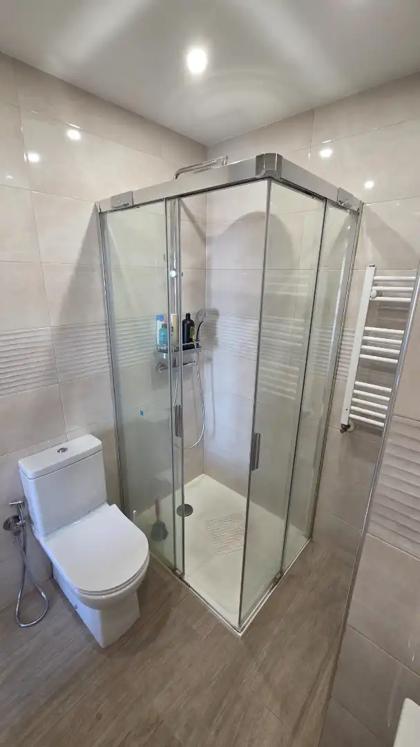 Bathroom of Apartments for rent in Madrid  with Air Conditioner, Heating and Furnished