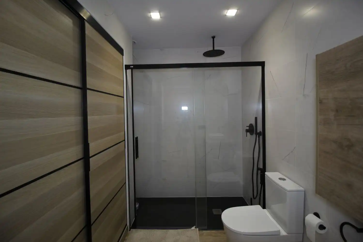 Bathroom of Flat for sale in Faura  with Air Conditioner, Terrace and Storage room