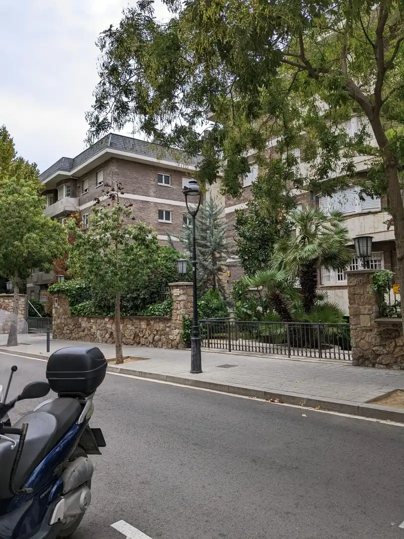 Vista exterior de Garatge en venda en Barcelona