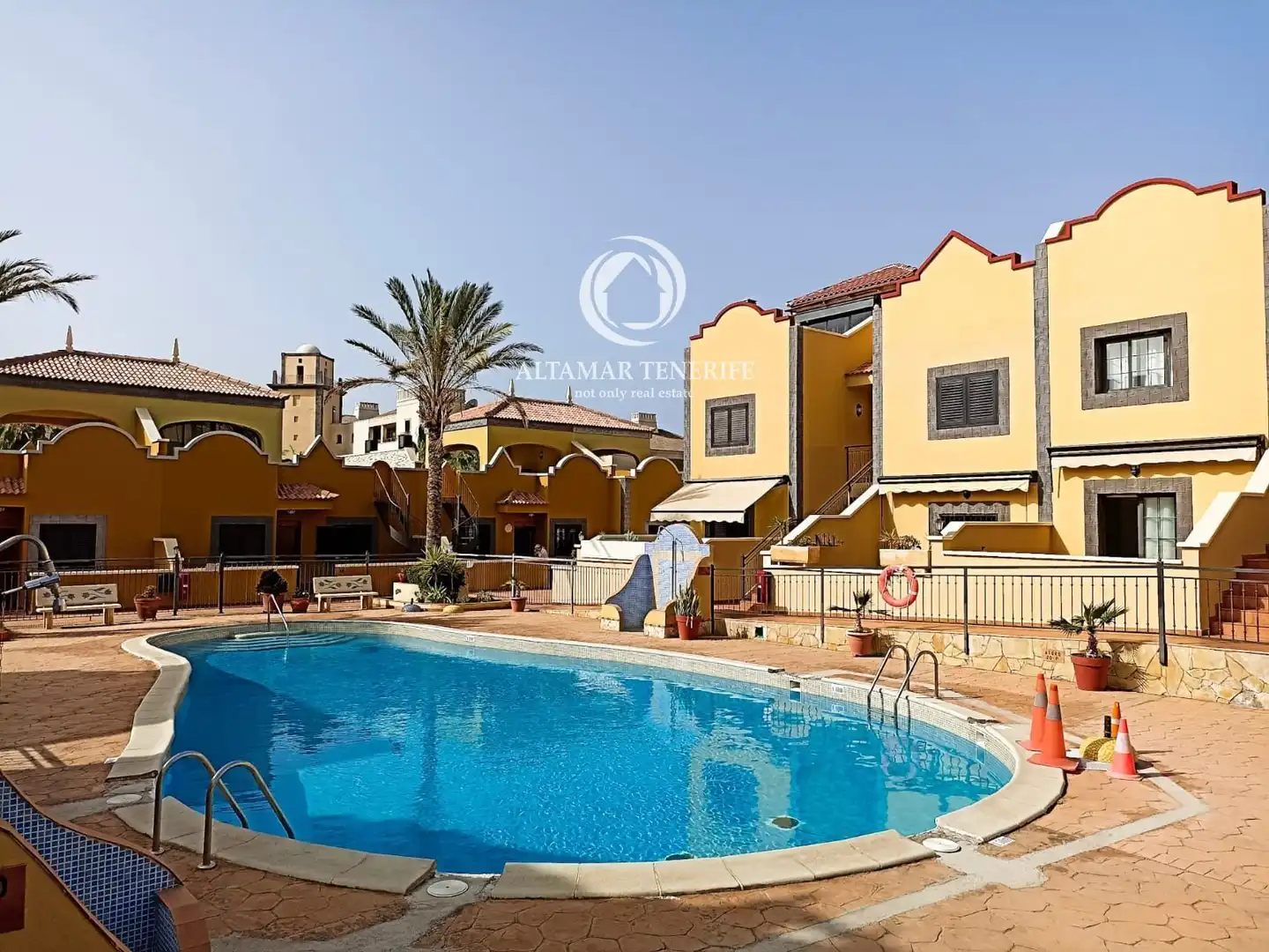 Vista exterior de Apartament en venda en Adeje amb Terrassa, Traster i Piscina