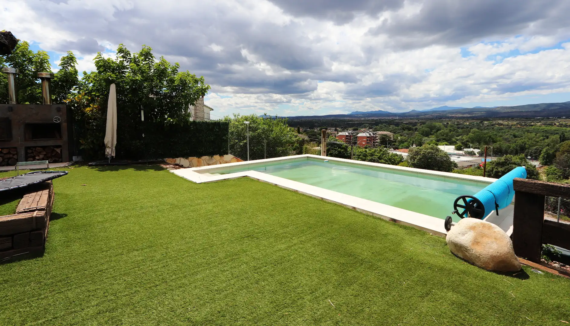 Schwimmbecken von Haus oder Chalet zum Verkauf in Santa Cruz del Retamar mit Klimaanlage, Heizung und Privatgarten