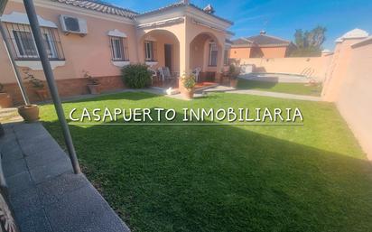 Vista exterior de Casa o xalet en venda en El Puerto de Santa María amb Aire condicionat i Piscina