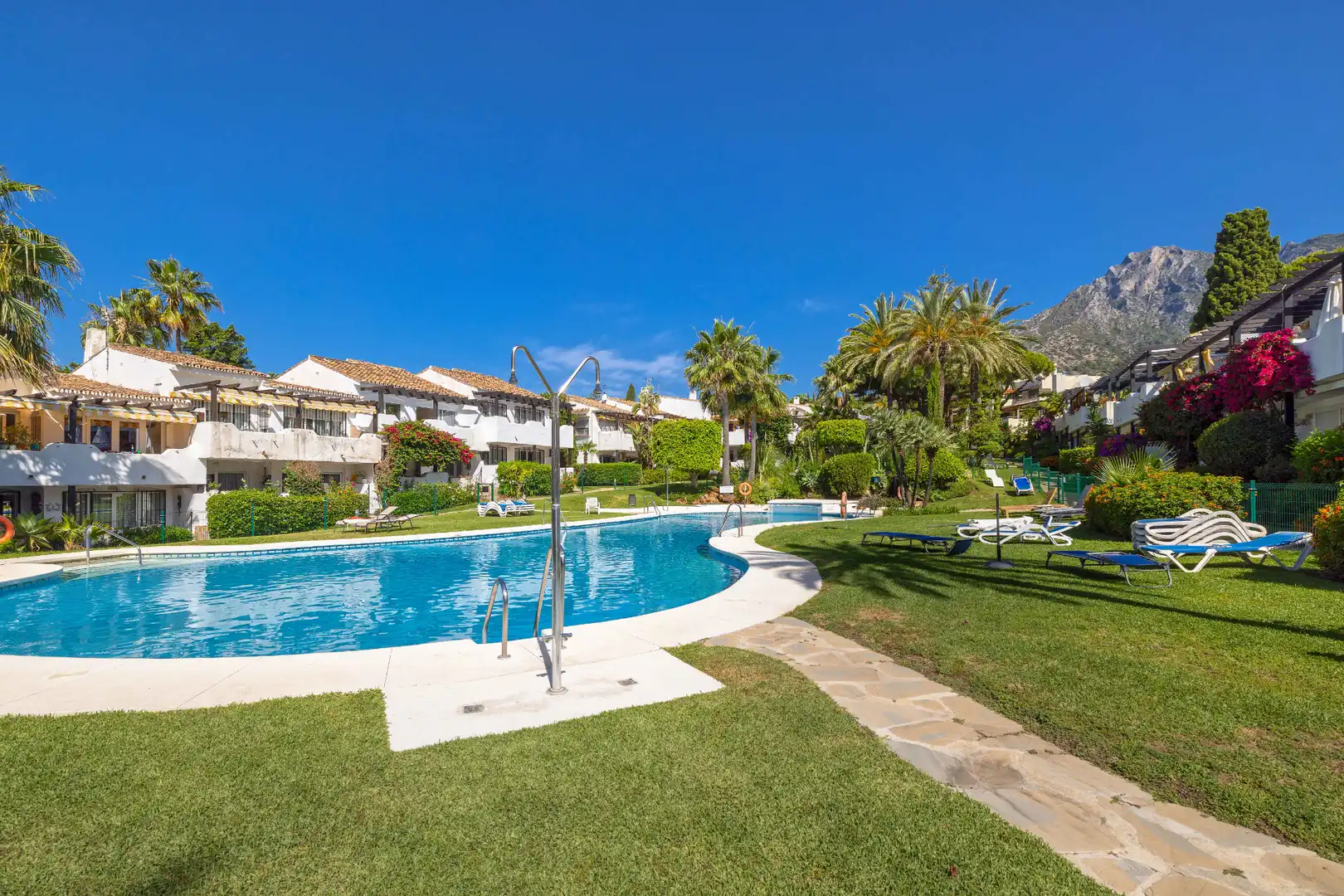 Garden of Ground floor for sale in Marbella  with Air Conditioner, Terrace and Community pool