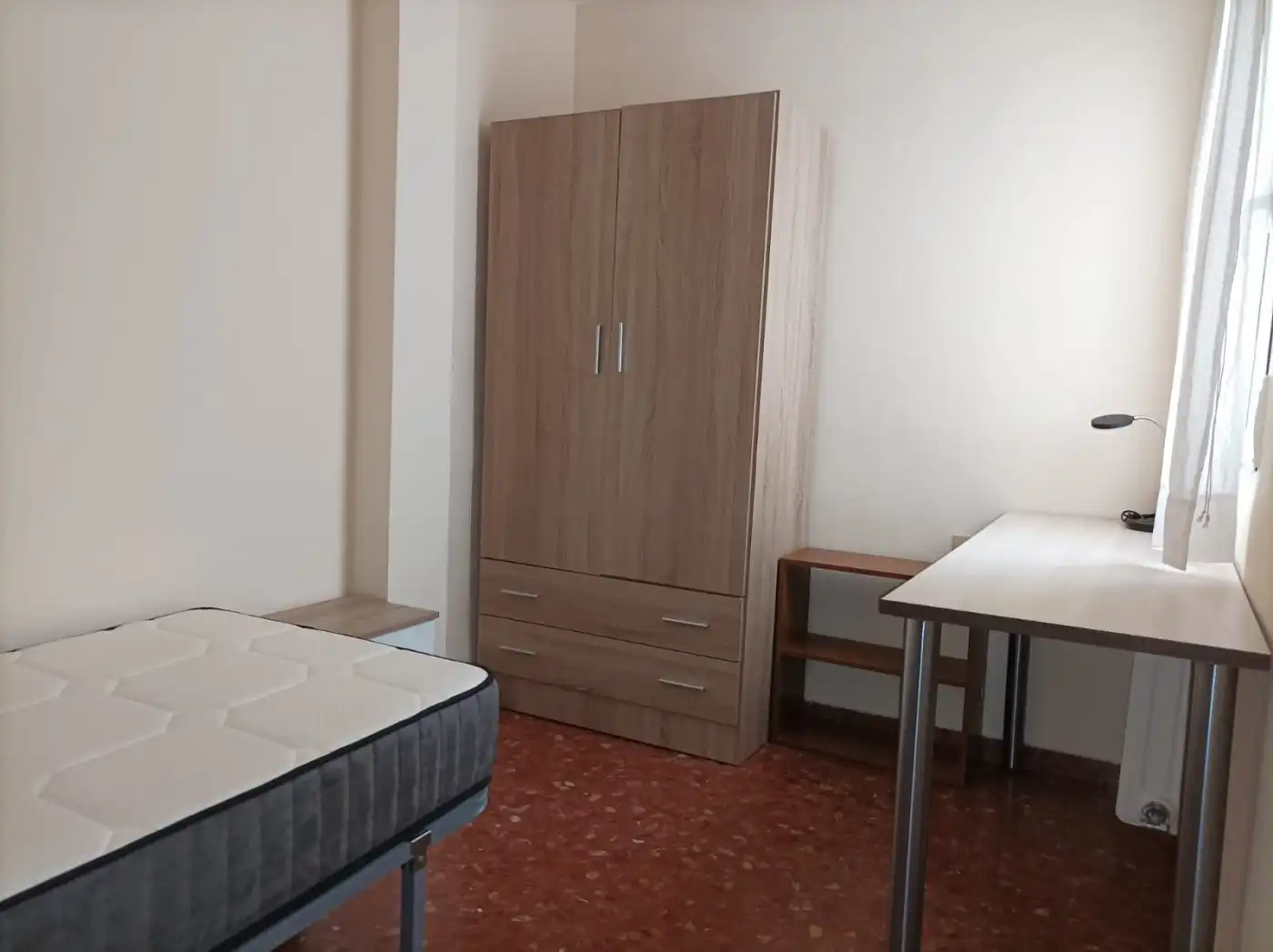Dormitori de Pis de lloguer en Granada amb Calefacció, Jardí privat i Terrassa