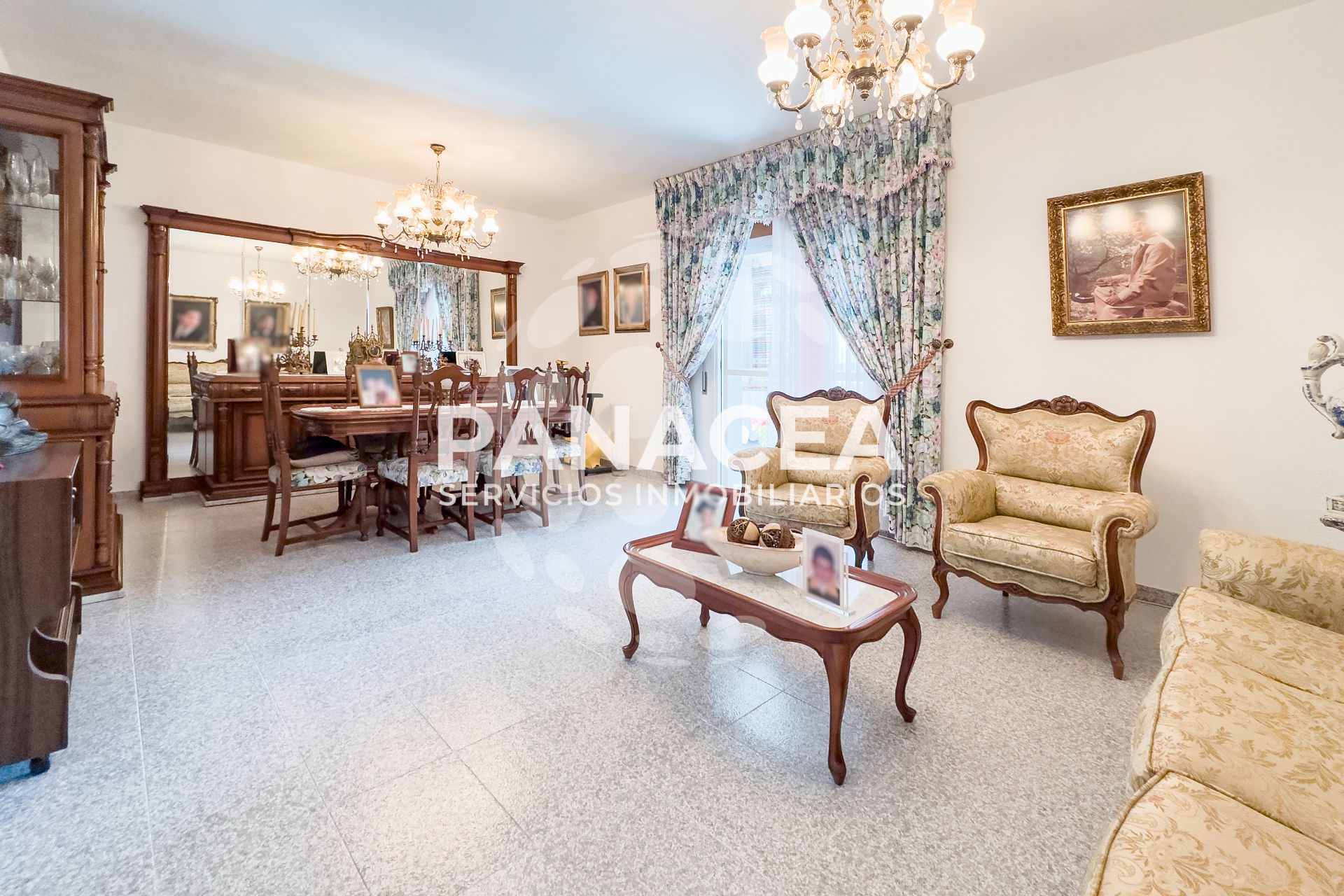 Menjador de Casa adosada en venda en Roquetas de Mar amb Terrassa, Moblat i Forn