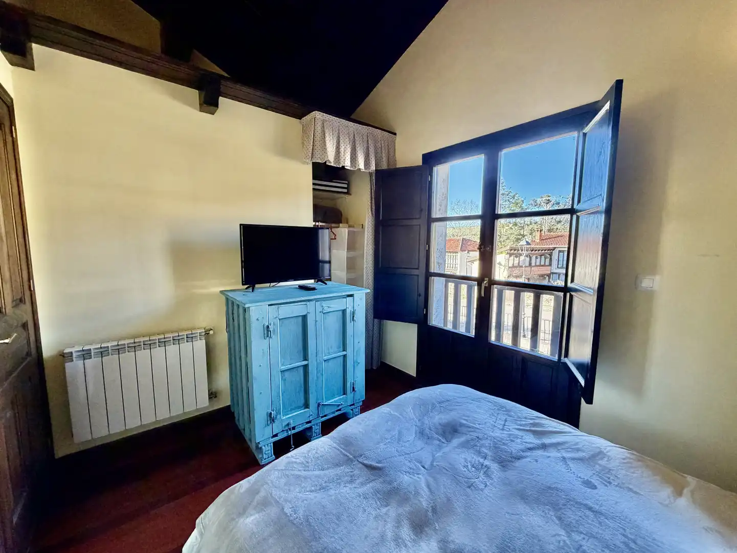 Bedroom of Detached homes for sale in Santillana del Mar  with Heating, Private garden and Furnished
