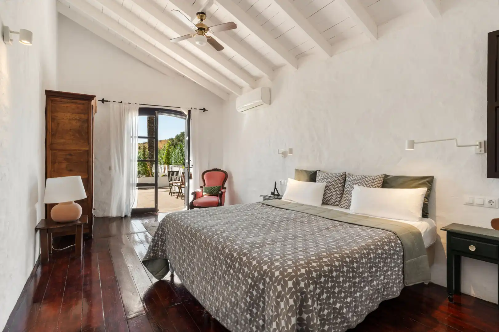 Schlafzimmer von Country house zum Verkauf in Estepona mit Klimaanlage, Privatgarten und Terrasse