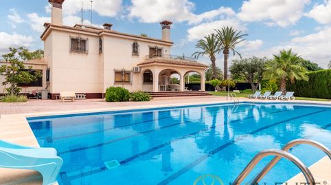 Exclusividad y Confort en una Espectacular Finca Privada de Elche
