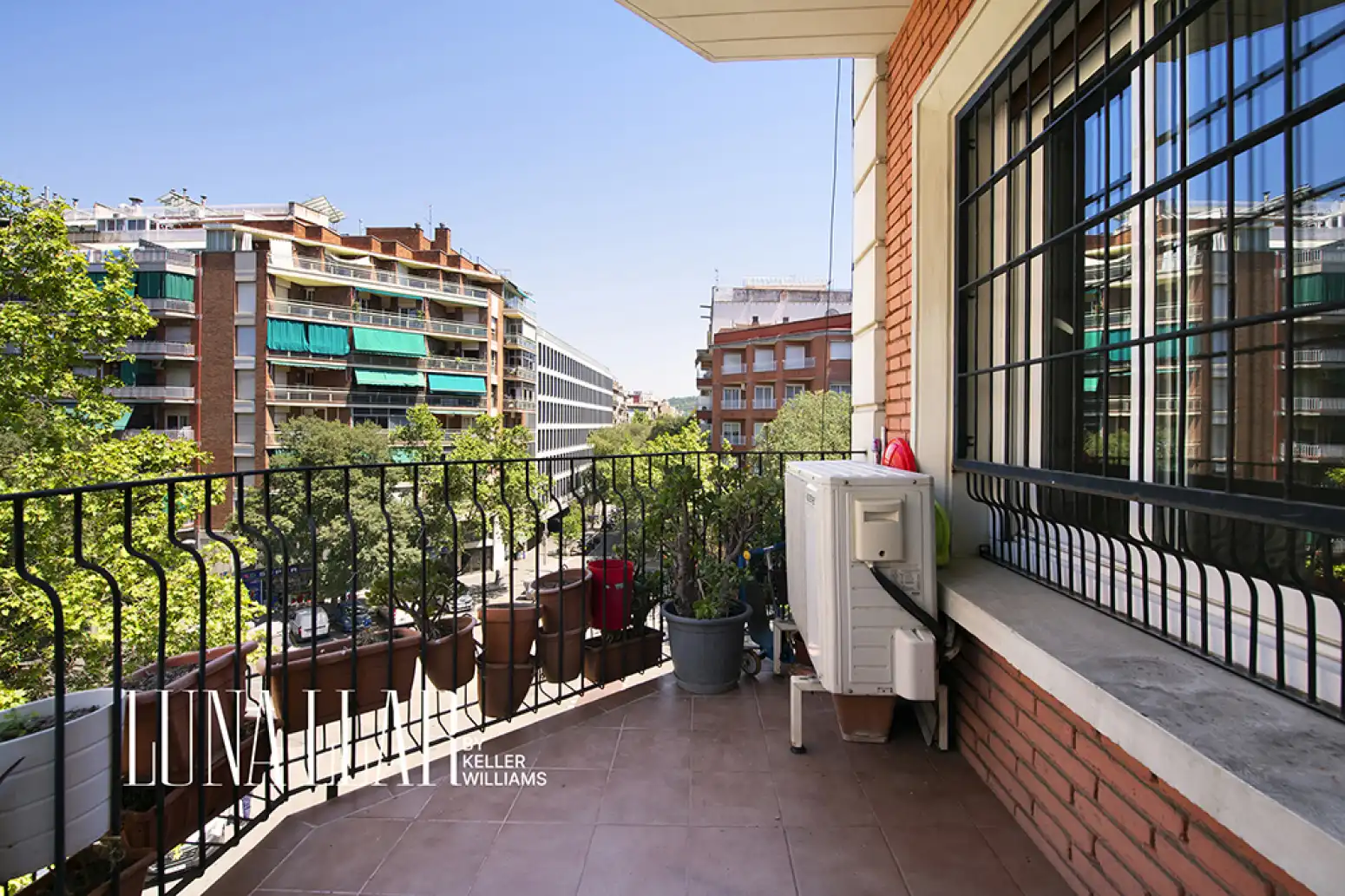 Flat with terrace for sale in Barcelona - Carrer CALABRIA