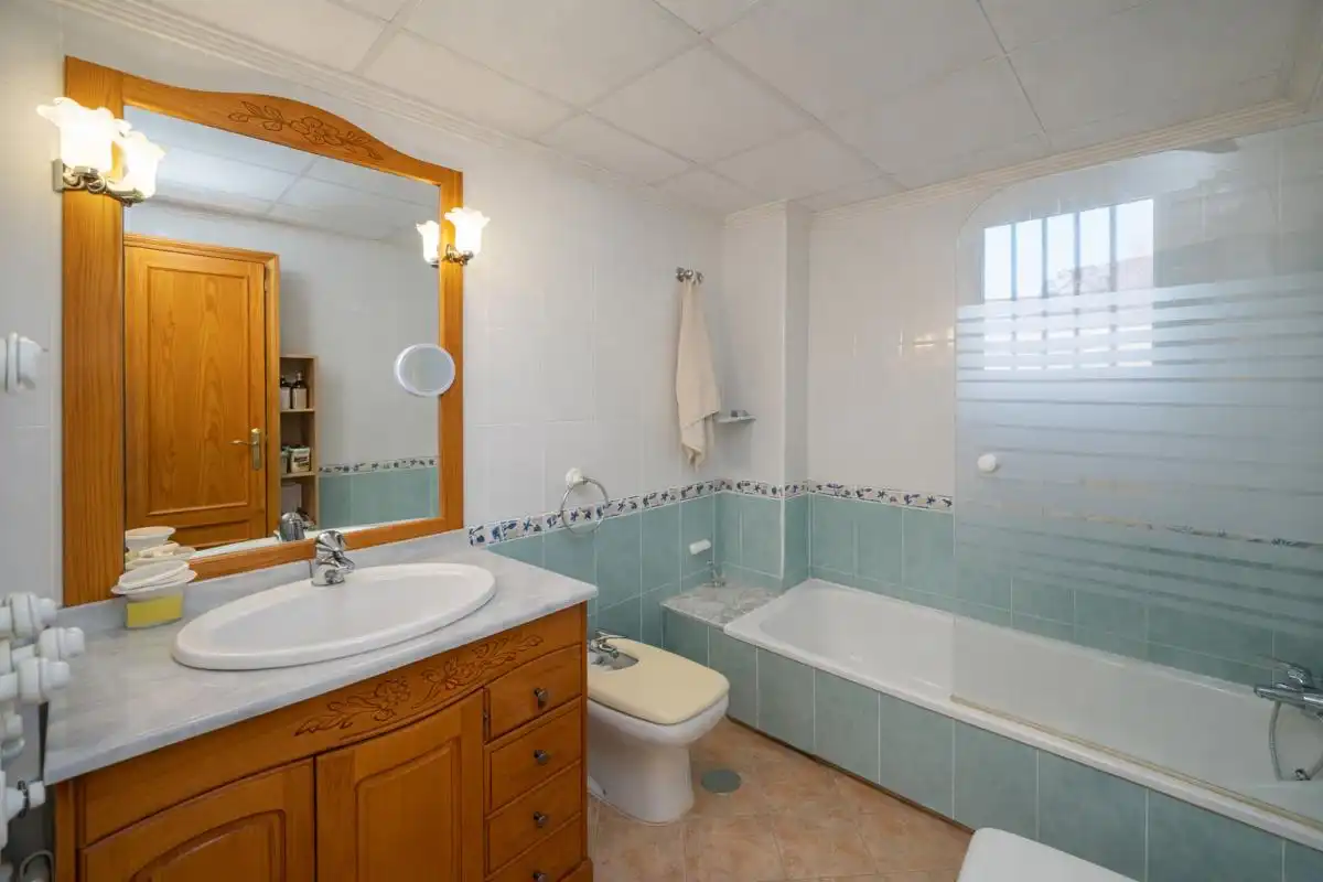 Baño de Casa o chalet en venta en Mutxamel con Aire acondicionado, Calefacción y Jardín privado
