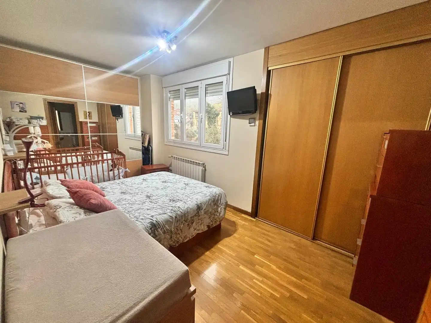 Habitación de Piso en venta en Oviedo  con Calefacción, Parquet y Trastero