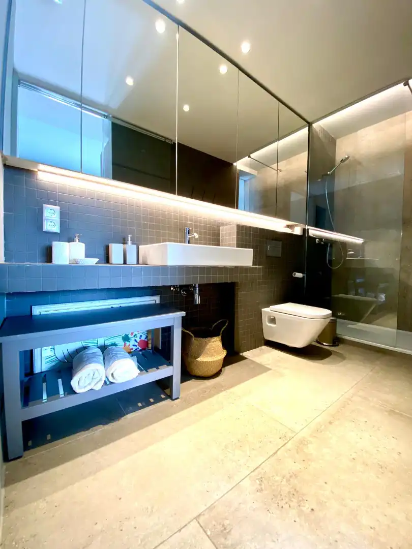 Badezimmer von Wohnung zum Verkauf in Barcelona mit Klimaanlage, Heizung und Parkett