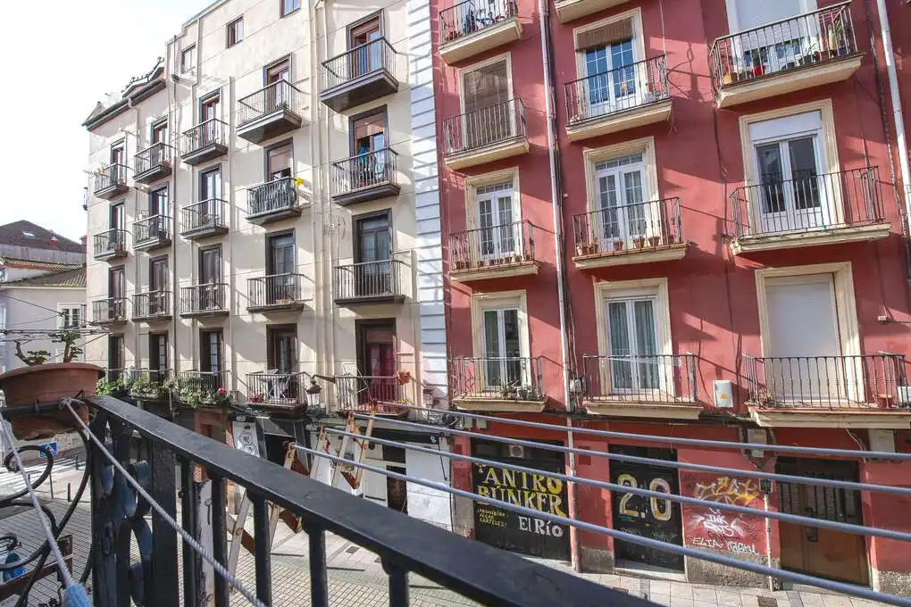 Außenansicht von Wohnung zum Verkauf in Santander mit Heizung und Balkon