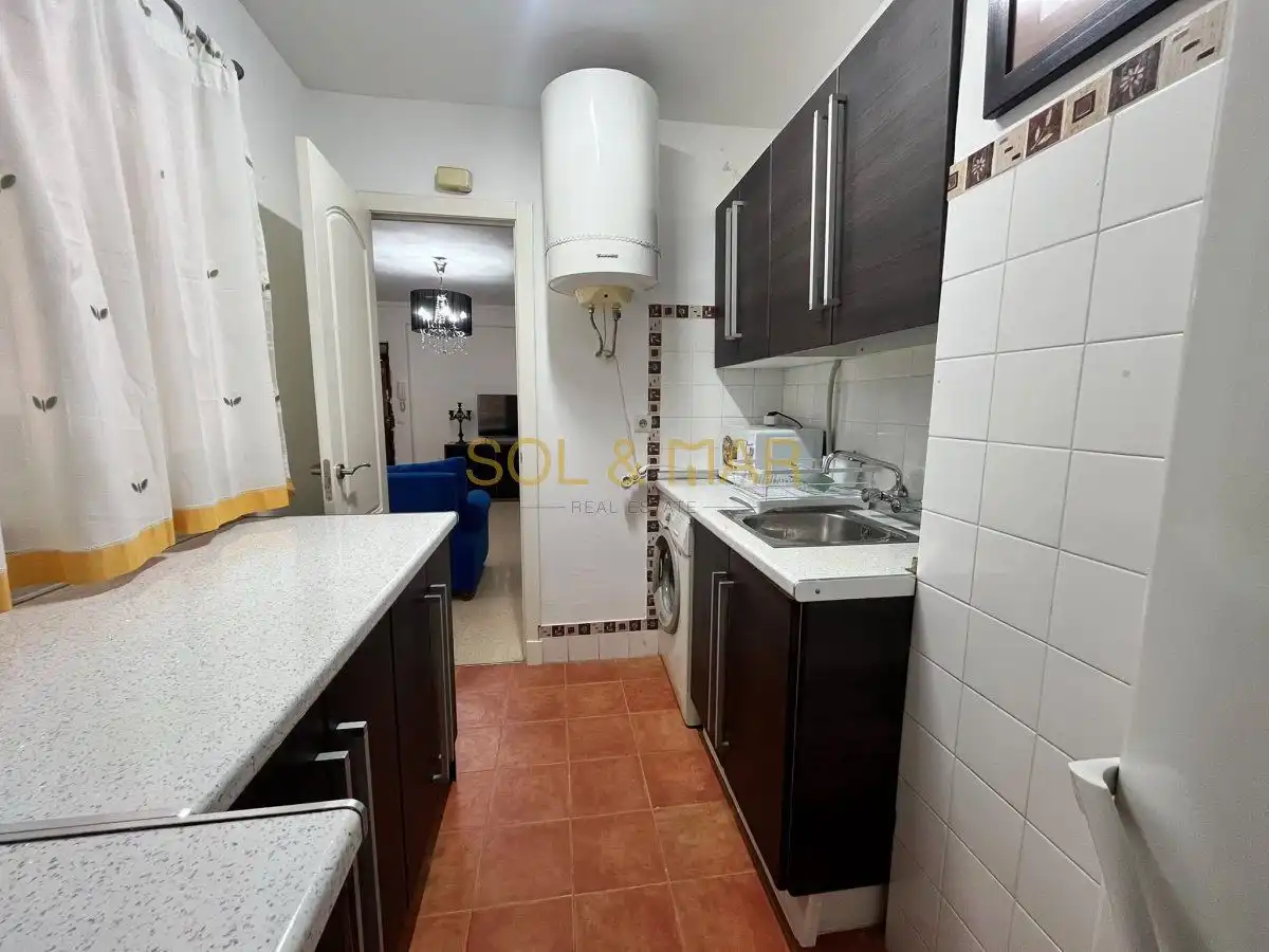 Cuina de Apartament de lloguer en Torremolinos amb Terrassa