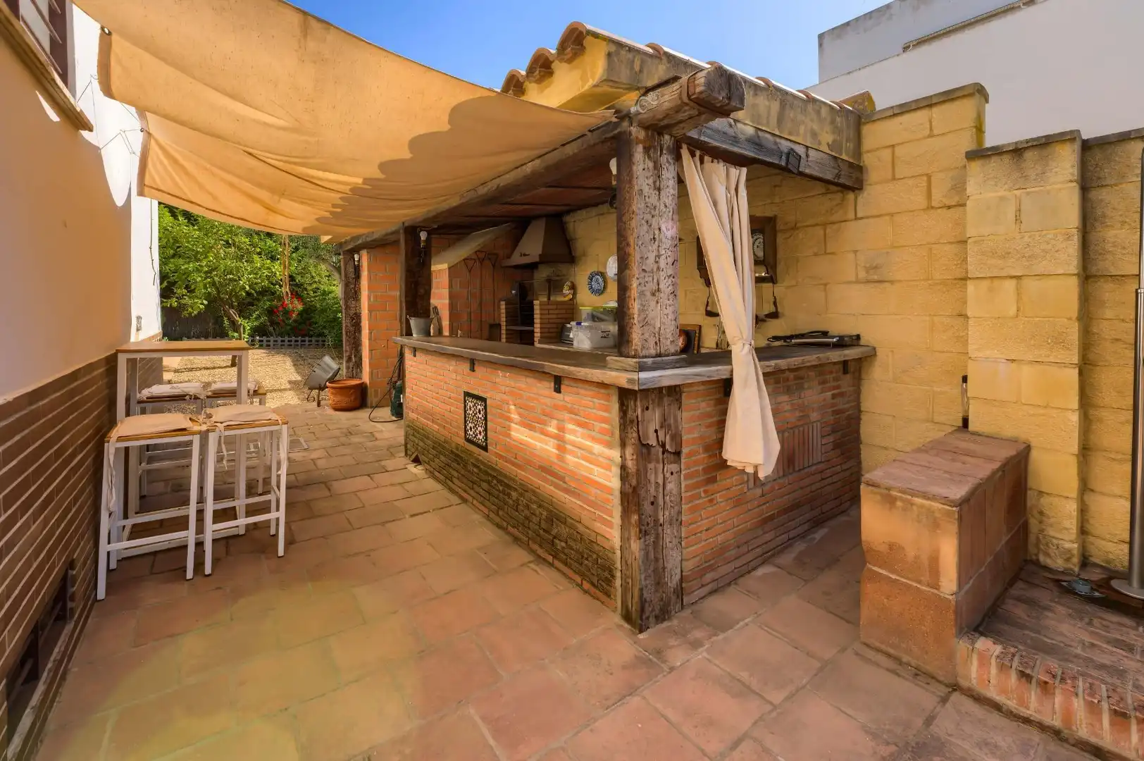 Terrassa de Casa o xalet en venda en Alcalá de Guadaira amb Aire condicionat, Calefacció i Jardí privat
