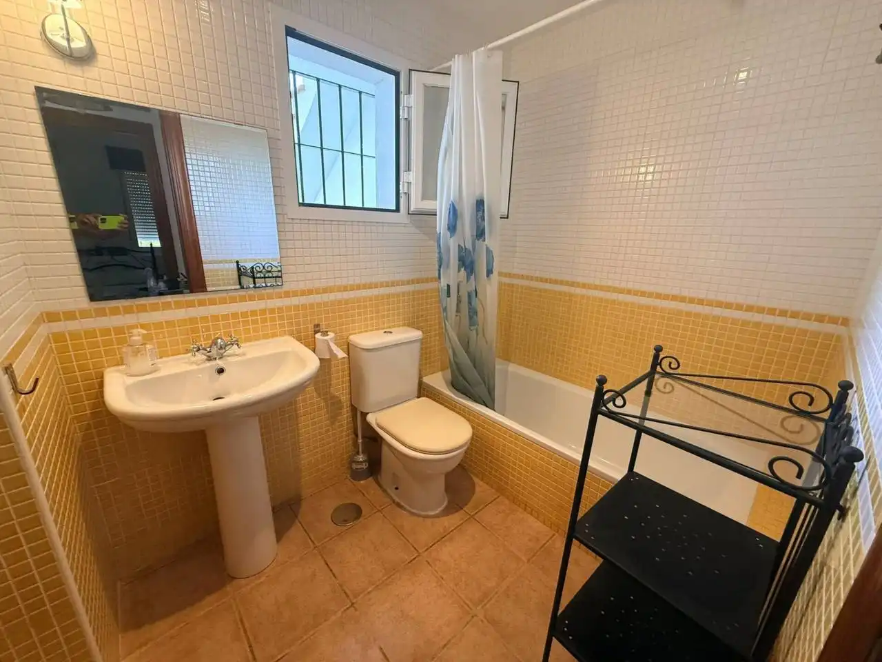 Baño de Piso de alquiler en Vera con Aire acondicionado, Terraza y Piscina comunitaria