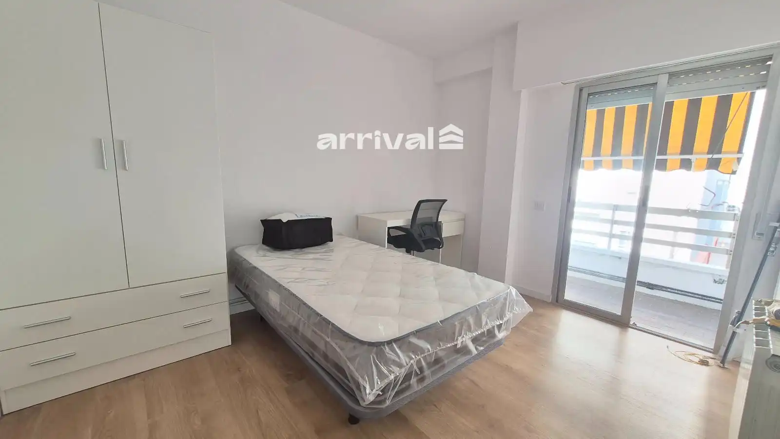 Schlafzimmer von Wohnung zur untervermieten in Valencia mit Heizung, Terrasse und Möbliert
