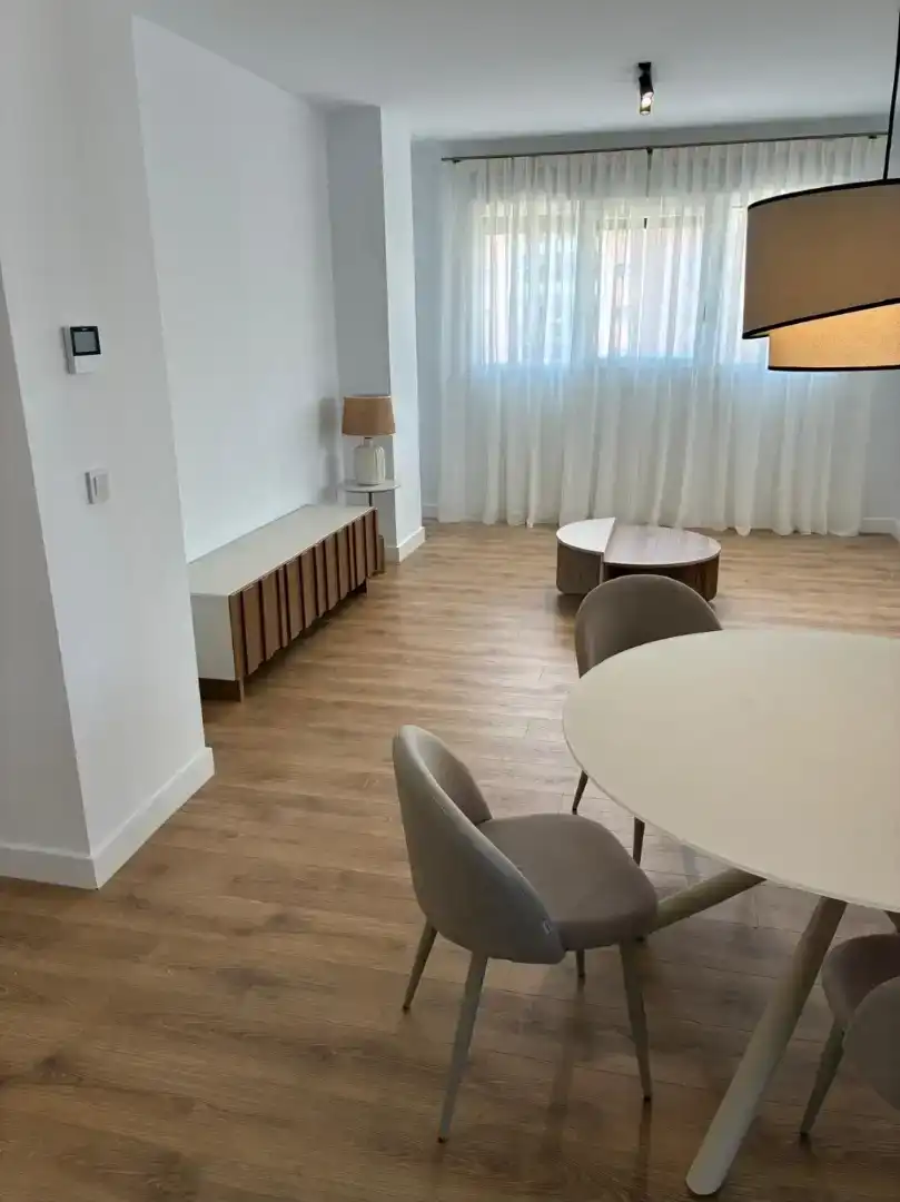 Wohnzimmer von Wohnung zur Miete in Dos Hermanas mit Schwimmbad und Balkon