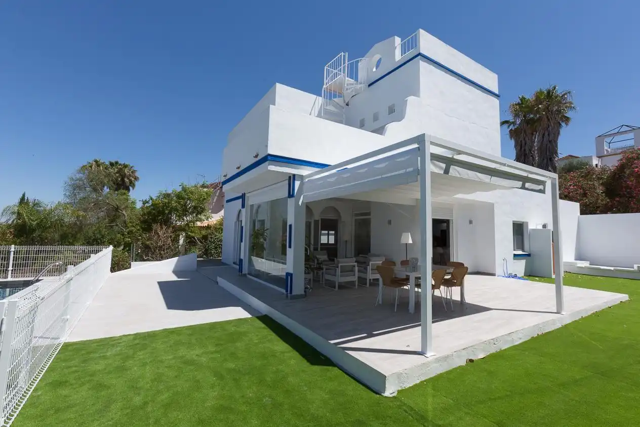 Vista exterior de Casa o chalet de alquiler en Sanlúcar de Barrameda con Aire acondicionado, Jardín privado y Terraza