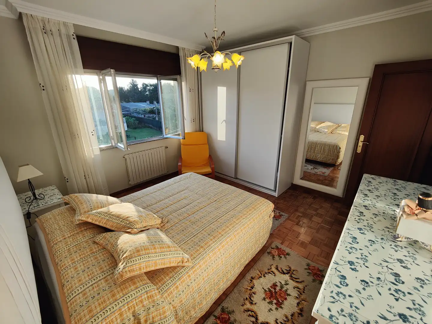 Dormitori de Casa o xalet en venda en Rianxo amb Calefacció, Jardí privat i Moblat