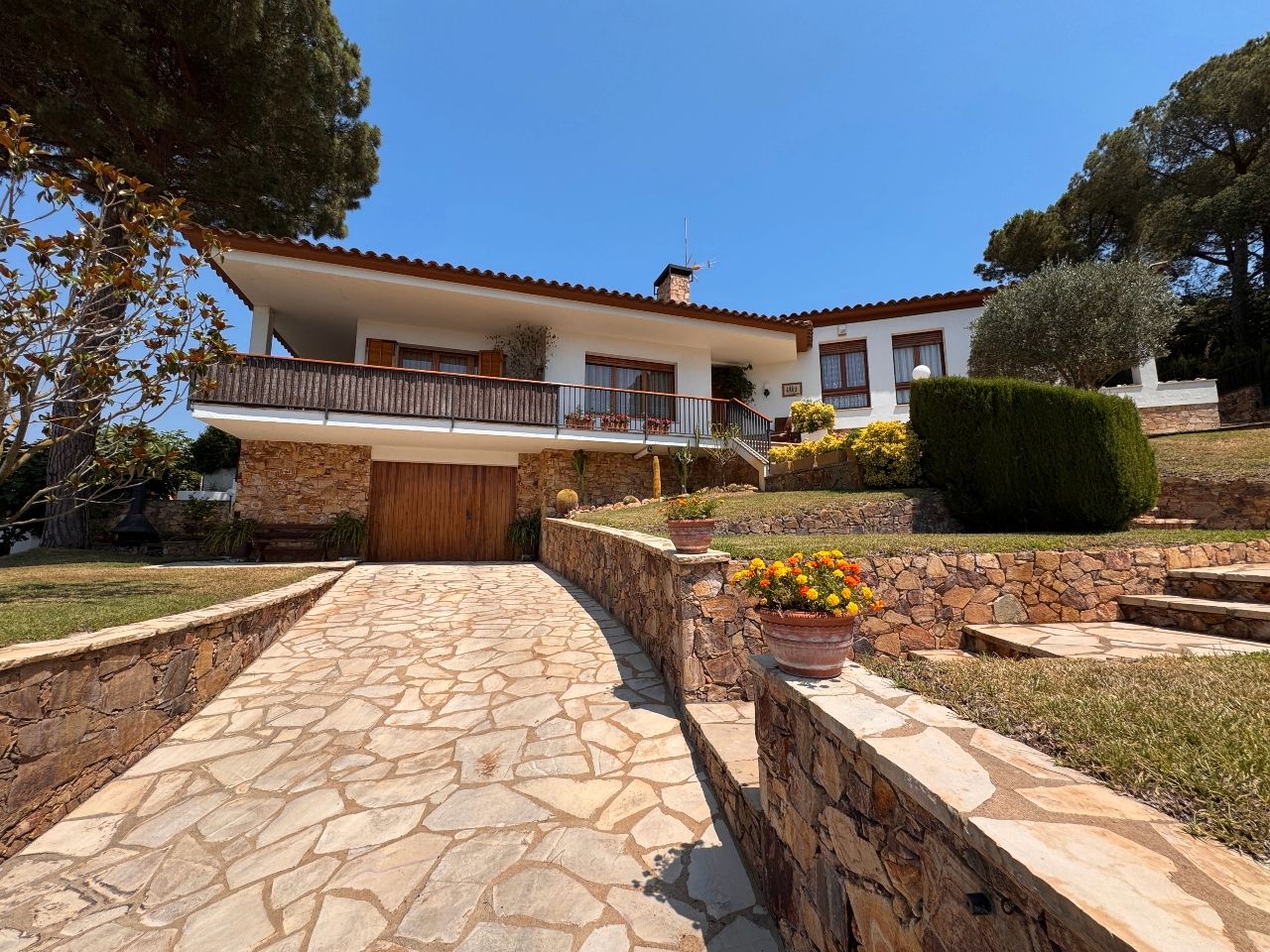 Jardí de Casa o xalet en venda en Mont-ras amb Aire condicionat, Calefacció i Jardí privat