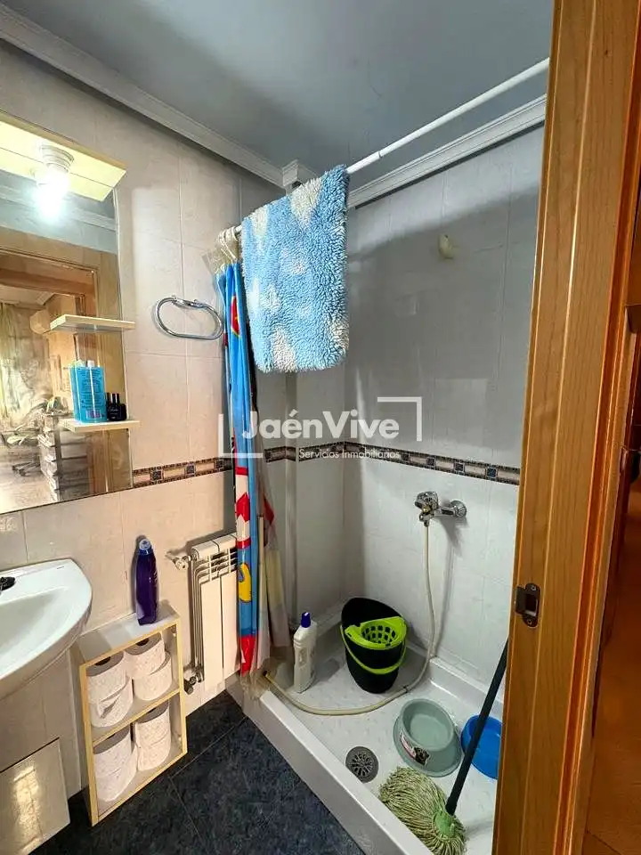 Bany de Pis en venda en Jaén amb Aire condicionat, Calefacció i Terrassa